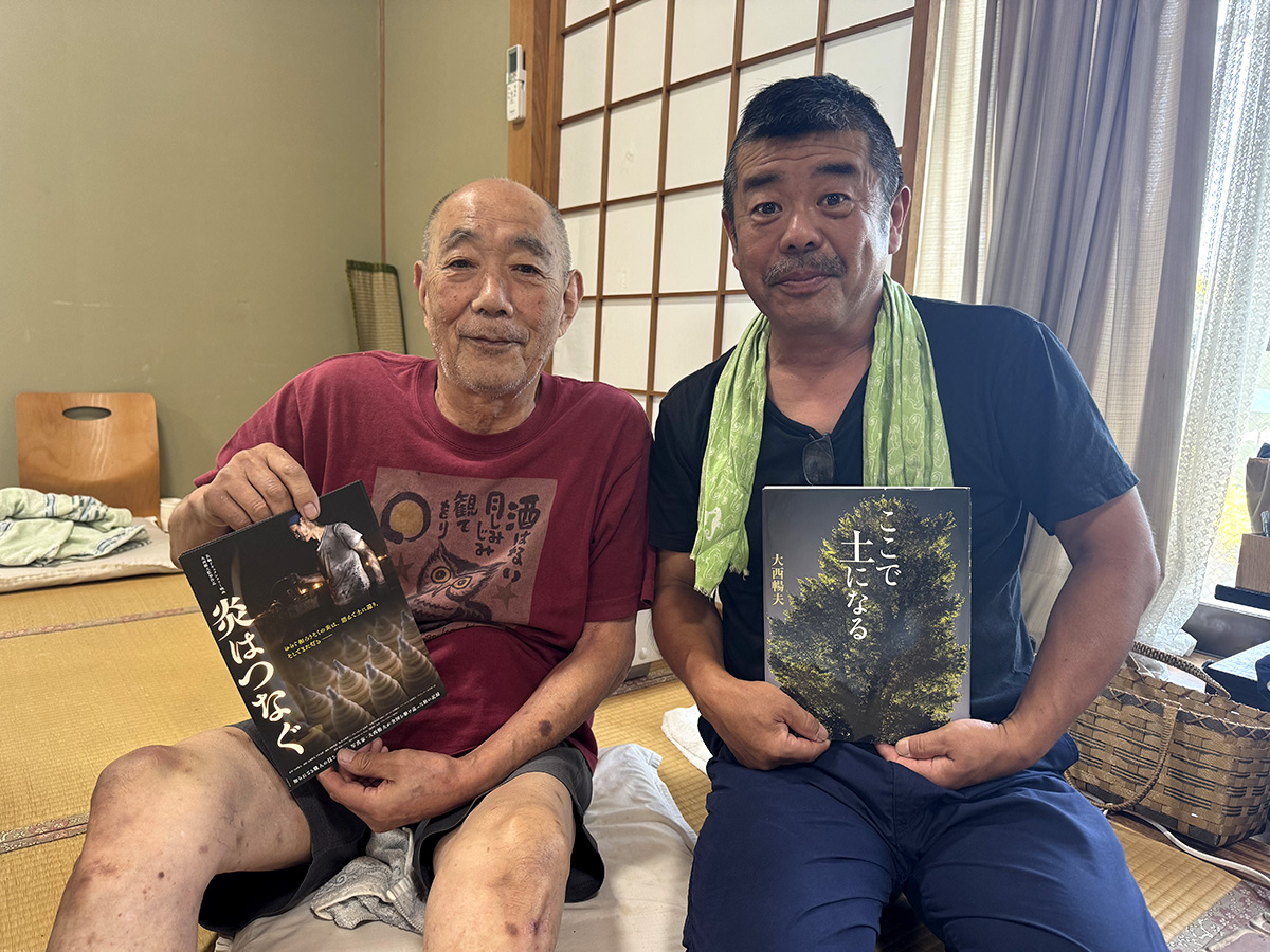 ミックのマスター出水晃さんと大西監督(避難先の公民館にて)